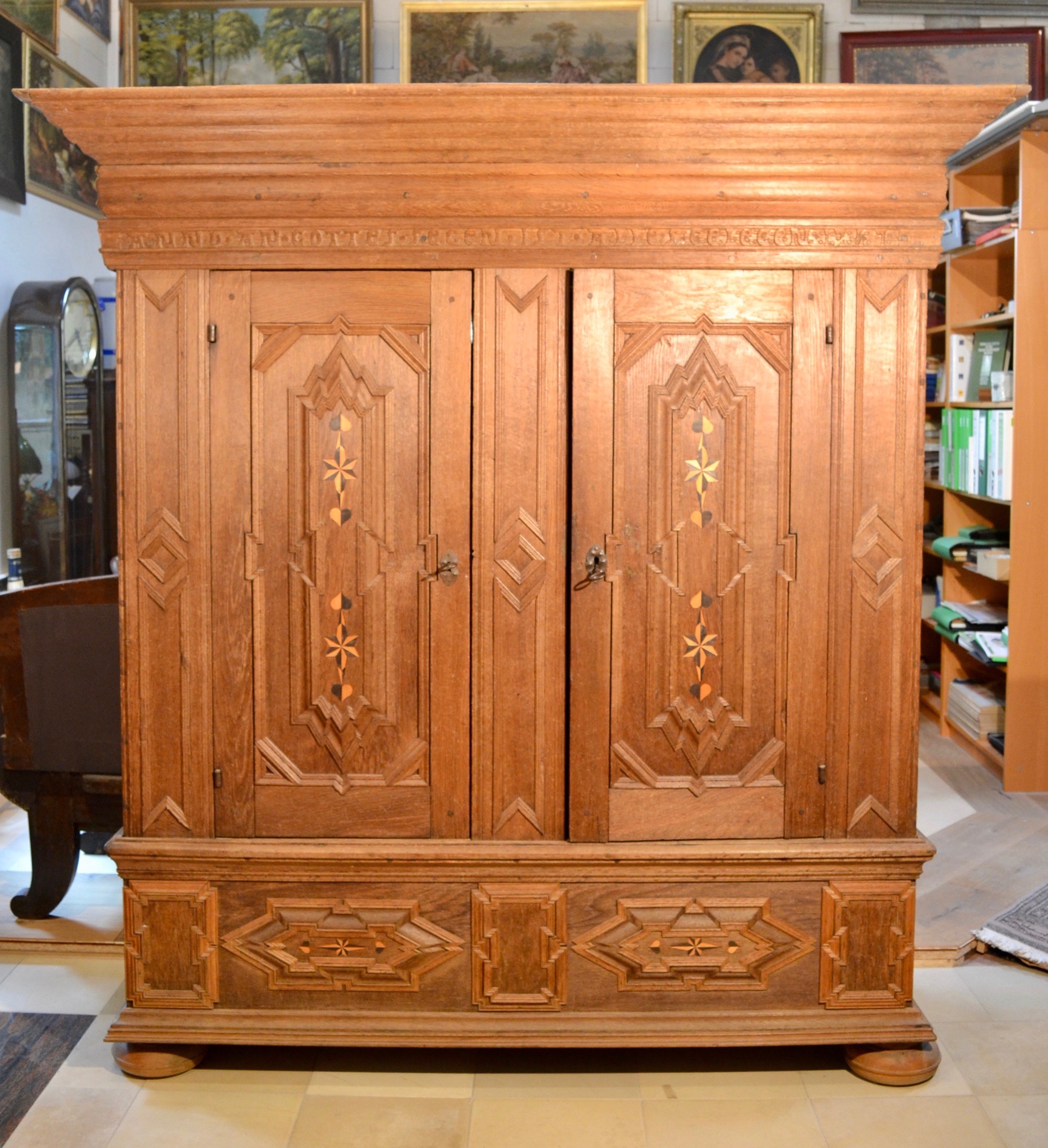 Aktuelles Angebot - Antiquitäten und Möbelbau