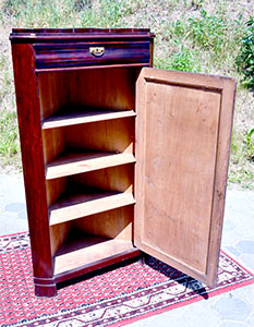 Eckschrank Mahagoni - Antiquitäten und Möbelbau